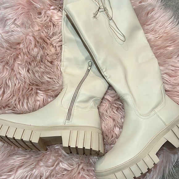 Nude|beige New with tag fashion tall platform boots zip up side size US 9 - Picture 2 of 7